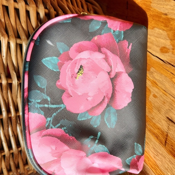 Trina Turk Cosmetic Makeup Bag Floral Black Pink Pouch Zipper - Picture 1 of 12